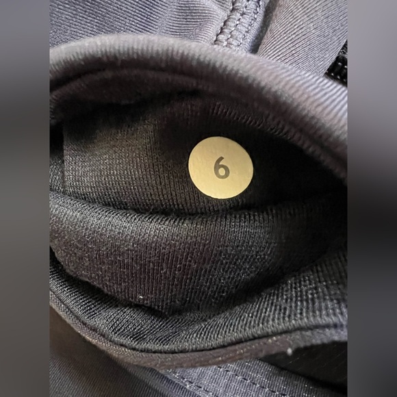 Lululemon Athletica  womens size 6 Capris - Picture 2 of 5